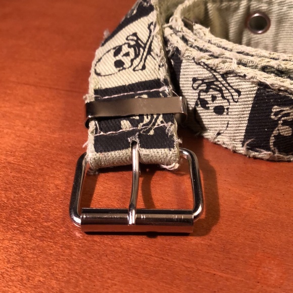 Skull and Crossbones Belt - Picture 2 of 5